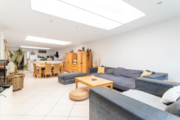 Maison
         5 pièces
        - 142 m² Exclusivité 260 000 €*