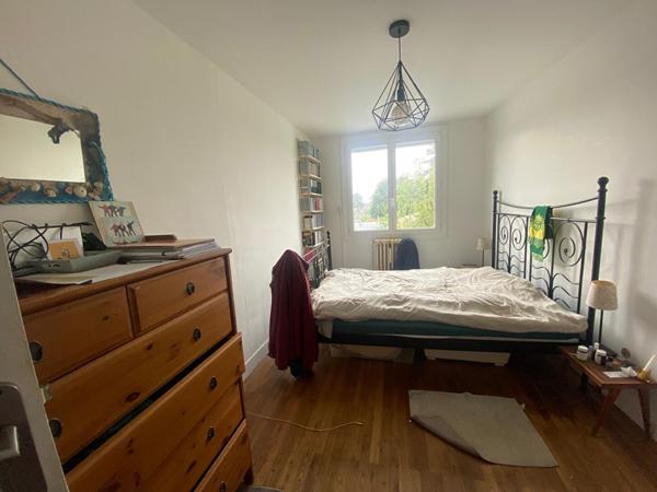 Zola -  Idéalement situé, dans peite copropriété calme, bel appartement  - double salon-séjour, deux chambres. Rangements et cave.