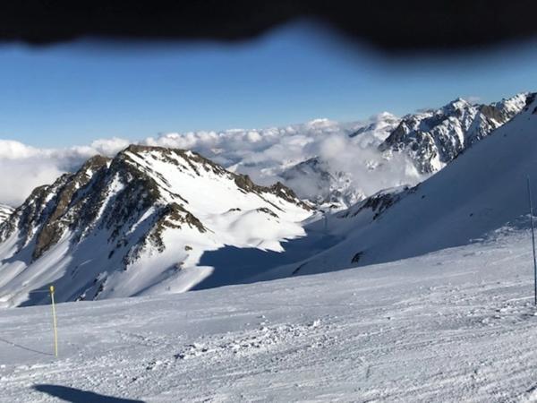 Dpt Hautes Pyrénées, dans la station de ski de LA MONGIE appartement T 2 de 29 m² avec balcon, cellier et parking intérieur.
