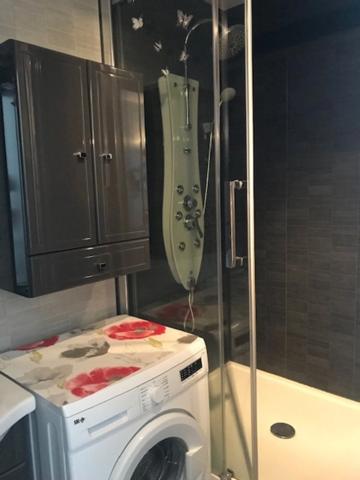 Dpt Hautes Pyrénées, dans la station de ski de LA MONGIE appartement T 2 de 29 m² avec balcon, cellier et parking intérieur.