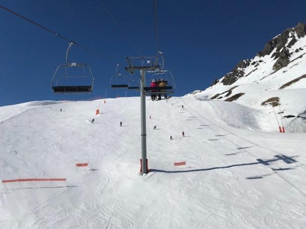 Dpt Hautes Pyrénées, dans la station de ski de LA MONGIE appartement T 2 de 29 m² avec balcon, cellier et parking intérieur.
