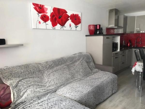 Dpt Hautes Pyrénées, dans la station de ski de LA MONGIE appartement T 2 de 29 m² avec balcon, cellier et parking intérieur.