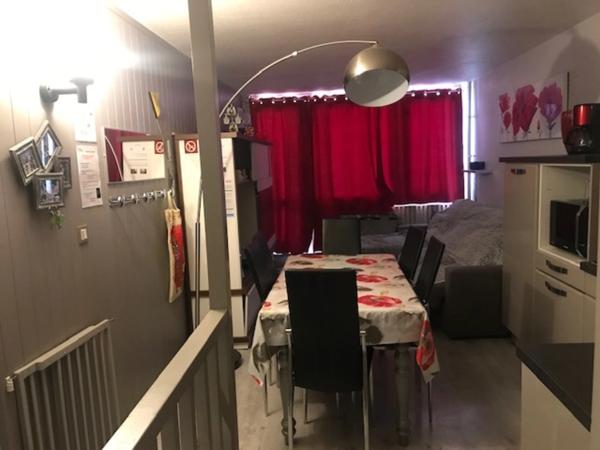 Dpt Hautes Pyrénées, dans la station de ski de LA MONGIE appartement T 2 de 29 m² avec balcon, cellier et parking intérieur.
