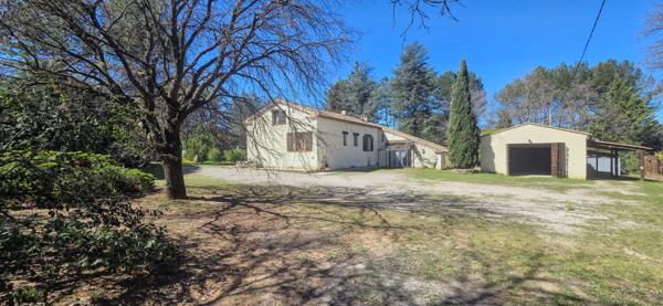 Rians (83560) Propriété 201m2 8 pièces garage et piscine