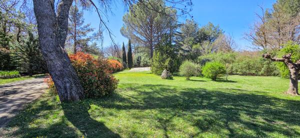 Rians (83560) Propriété 201m2 8 pièces garage et piscine
