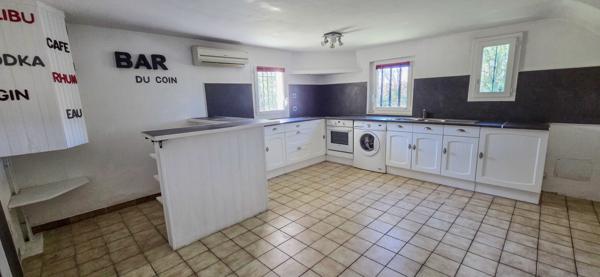Rians (83560) Propriété 201m2 8 pièces garage et piscine