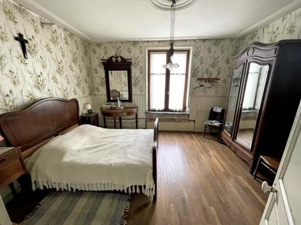 Vente                                                      Maison de village
                        
                     10 pièces                                         à Pexonne