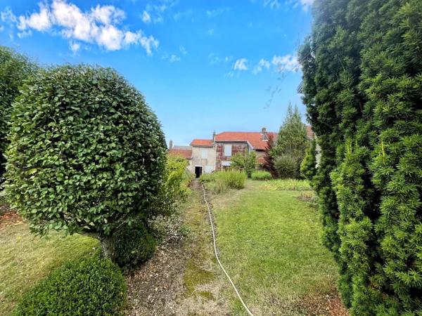 Vente                                                      Maison de village
                        
                     10 pièces                                         à Pexonne
