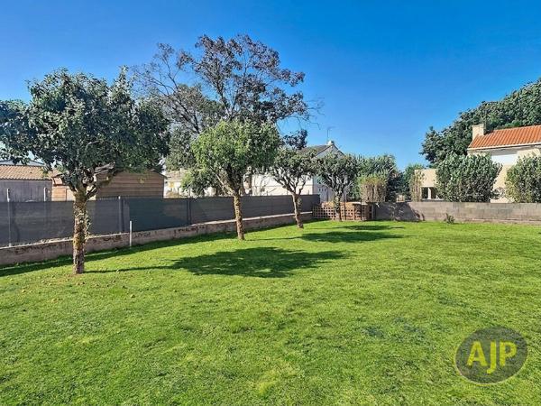 Terrains à vendre Montaigu : surface de 300 m2 à 99 000€ - AJP Immobilier Montaigu
