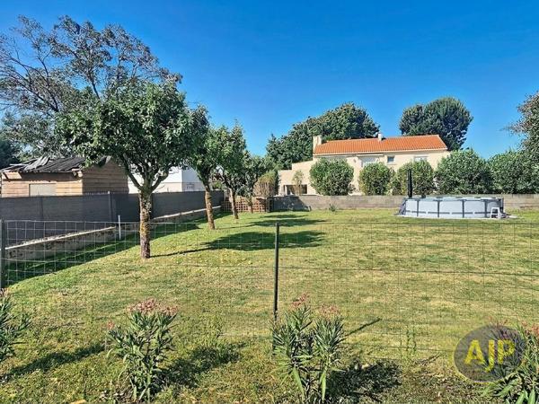 Terrains à vendre Montaigu : surface de 300 m2 à 99 000€ - AJP Immobilier Montaigu