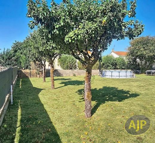Terrains à vendre Montaigu : surface de 300 m2 à 99 000€ - AJP Immobilier Montaigu