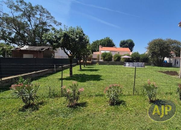 Terrains à vendre Montaigu : surface de 300 m2 à 99 000€ - AJP Immobilier Montaigu