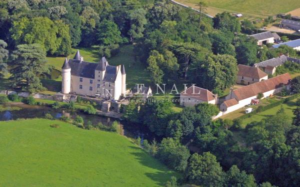 CHÂTEAU FORT DU XVème siècle, REMANIE AU XIXème siècle, DOMINANT LA RIVIERE