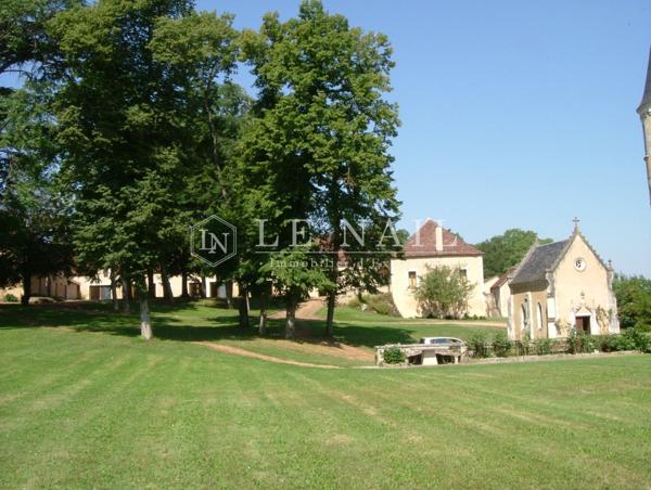 CHÂTEAU FORT DU XVème siècle, REMANIE AU XIXème siècle, DOMINANT LA RIVIERE