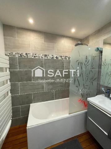 Mieux qu'un triplex! une maison de ville avec beau jardin ensoleillé au calme