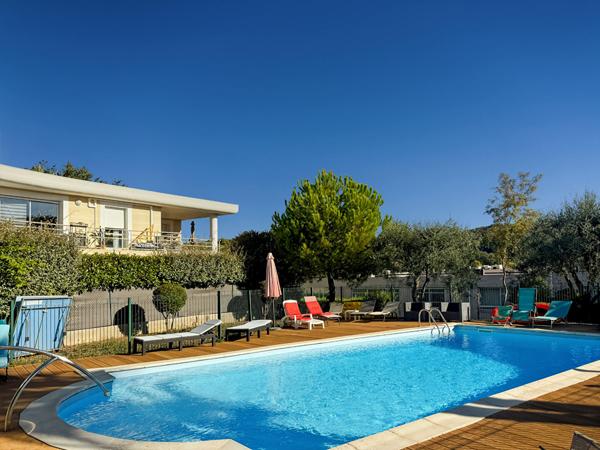 Mougins - Appartement en rez-de-jardin - 3 pièces 68 m² - Piscine - Garage et cave