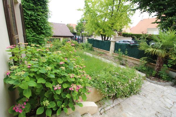 RUEIL-MALMAISON - QUARTIER DE BUZENVAL - MAISON 138 M² - 4 CHAMBRES - TERRAIN 320 M² - JARDIN - GARAGE - SOUS-SOL TOTAL