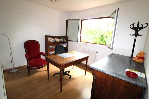 RUEIL-MALMAISON - QUARTIER DE BUZENVAL - MAISON 138 M² - 4 CHAMBRES - TERRAIN 320 M² - JARDIN - GARAGE - SOUS-SOL TOTAL