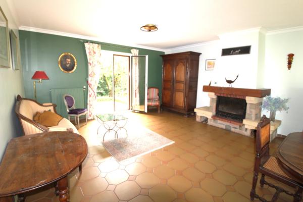 RUEIL-MALMAISON - QUARTIER DE BUZENVAL - MAISON 138 M² - 4 CHAMBRES - TERRAIN 320 M² - JARDIN - GARAGE - SOUS-SOL TOTAL