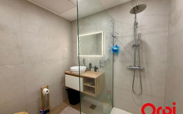 Appartement à vendre    3 pièces • 62,06 m2 Marseille 7