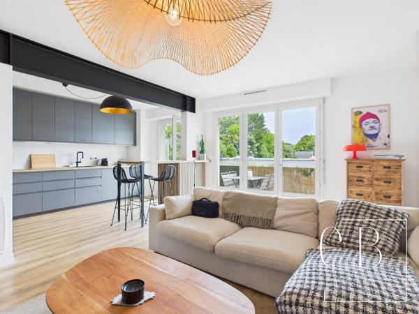 Appartement rénové 81 m2  Balcon Stationnement