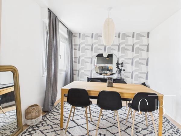 Appartement rénové 81 m2  Balcon Stationnement