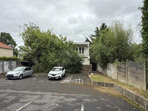 Vente                                                      Immeuble
                        
                                                            à Épinay-sur-Orge