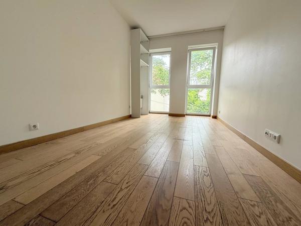 Vente                                                      Immeuble
                        
                                                            à Épinay-sur-Orge