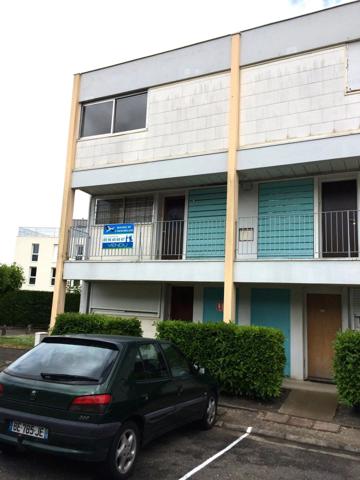 Location                                                      Appartement
                        
                     4 pièces                      68 m2                     à Pessac