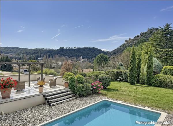Vaison-la-Romaine (84110) Vaison-la-Romaine - Villa et maison d'amis sur terrain paysagé de 902 m² avec vue sur le Mont Ventoux, piscine