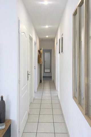 Vaison-la-Romaine (84110) Vaison-la-Romaine - Villa et maison d'amis sur terrain paysagé de 902 m² avec vue sur le Mont Ventoux, piscine