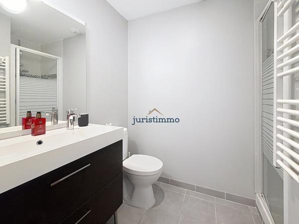 Vaison-la-Romaine (84110) Vaison-la-Romaine - Villa et maison d'amis sur terrain paysagé de 902 m² avec vue sur le Mont Ventoux, piscine