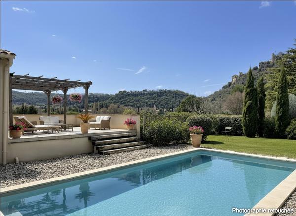 Vaison-la-Romaine (84110) Vaison-la-Romaine - Villa et maison d'amis sur terrain paysagé de 902 m² avec vue sur le Mont Ventoux, piscine