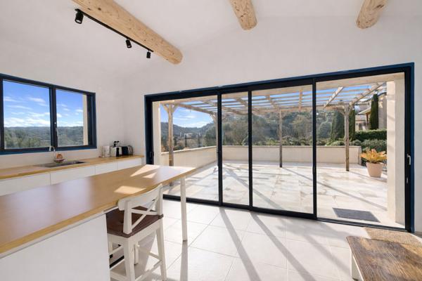 Vaison-la-Romaine (84110) Vaison-la-Romaine - Villa et maison d'amis sur terrain paysagé de 902 m² avec vue sur le Mont Ventoux, piscine