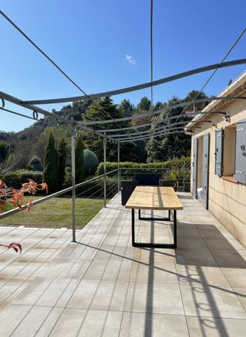 Vaison-la-Romaine (84110) Vaison-la-Romaine - Villa et maison d'amis sur terrain paysagé de 902 m² avec vue sur le Mont Ventoux, piscine