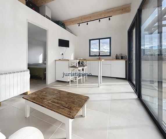 Vaison-la-Romaine (84110) Vaison-la-Romaine - Villa et maison d'amis sur terrain paysagé de 902 m² avec vue sur le Mont Ventoux, piscine