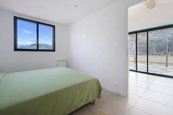 Vaison-la-Romaine (84110) Vaison-la-Romaine - Villa et maison d'amis sur terrain paysagé de 902 m² avec vue sur le Mont Ventoux, piscine