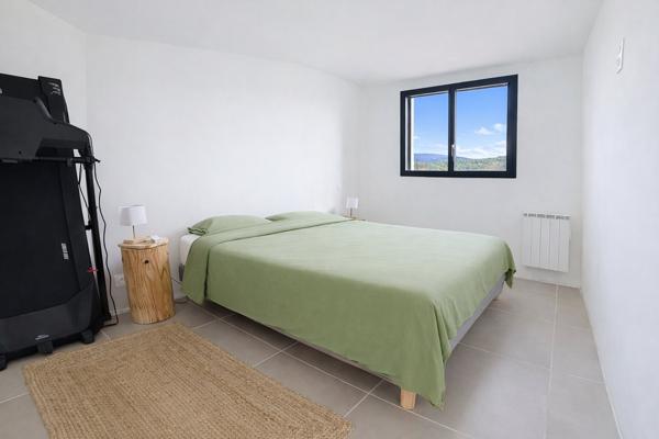 Vaison-la-Romaine (84110) Vaison-la-Romaine - Villa et maison d'amis sur terrain paysagé de 902 m² avec vue sur le Mont Ventoux, piscine