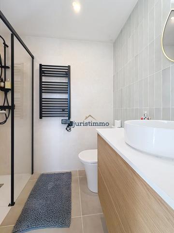 Vaison-la-Romaine (84110) Vaison-la-Romaine - Villa et maison d'amis sur terrain paysagé de 902 m² avec vue sur le Mont Ventoux, piscine