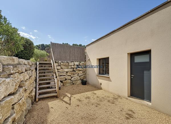 Vaison-la-Romaine (84110) Vaison-la-Romaine - Villa et maison d'amis sur terrain paysagé de 902 m² avec vue sur le Mont Ventoux, piscine