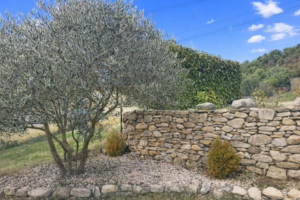 Vaison-la-Romaine (84110) Vaison-la-Romaine - Villa et maison d'amis sur terrain paysagé de 902 m² avec vue sur le Mont Ventoux, piscine