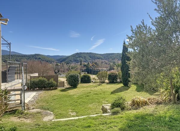 Vaison-la-Romaine (84110) Vaison-la-Romaine - Villa et maison d'amis sur terrain paysagé de 902 m² avec vue sur le Mont Ventoux, piscine