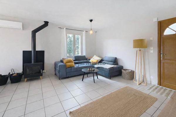 Vaison-la-Romaine (84110) Vaison-la-Romaine - Villa et maison d'amis sur terrain paysagé de 902 m² avec vue sur le Mont Ventoux, piscine