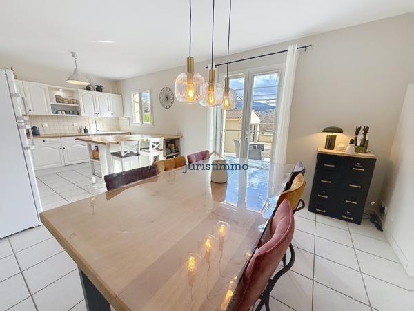 Vaison-la-Romaine (84110) Vaison-la-Romaine - Villa et maison d'amis sur terrain paysagé de 902 m² avec vue sur le Mont Ventoux, piscine