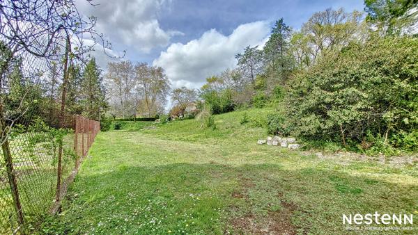 A Vendre en viager libre d'occupant Maison de 260 m² avec garages, piscine et jardin à Valence-sur-Baïse