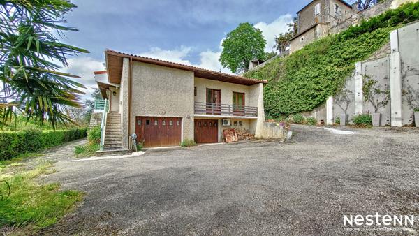 A Vendre en viager libre d'occupant Maison de 260 m² avec garages, piscine et jardin à Valence-sur-Baïse