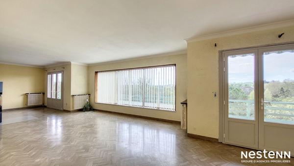 A Vendre en viager libre d'occupant Maison de 260 m² avec garages, piscine et jardin à Valence-sur-Baïse