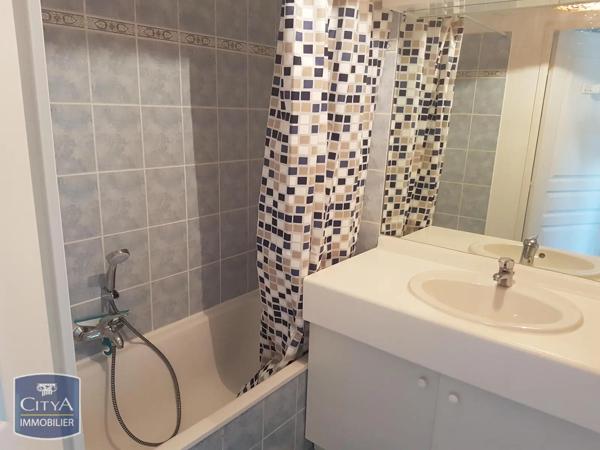 Appartement à louer 2 pièces 41.74m² Fréjus (83600)
