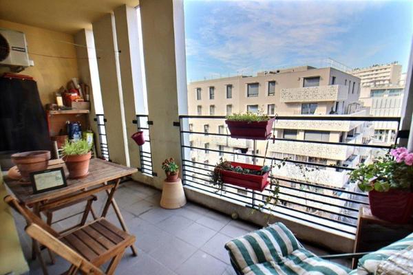 BD CHARLES NEDELEC/PROCHE GARE ST CHARLES.Appartement type 2 avec terrasse et place de parking.