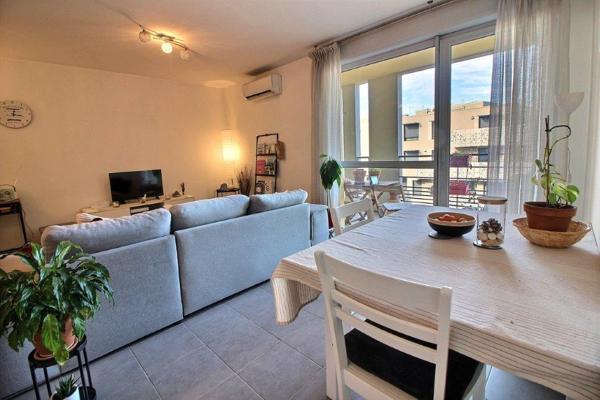 BD CHARLES NEDELEC/PROCHE GARE ST CHARLES.Appartement type 2 avec terrasse et place de parking.